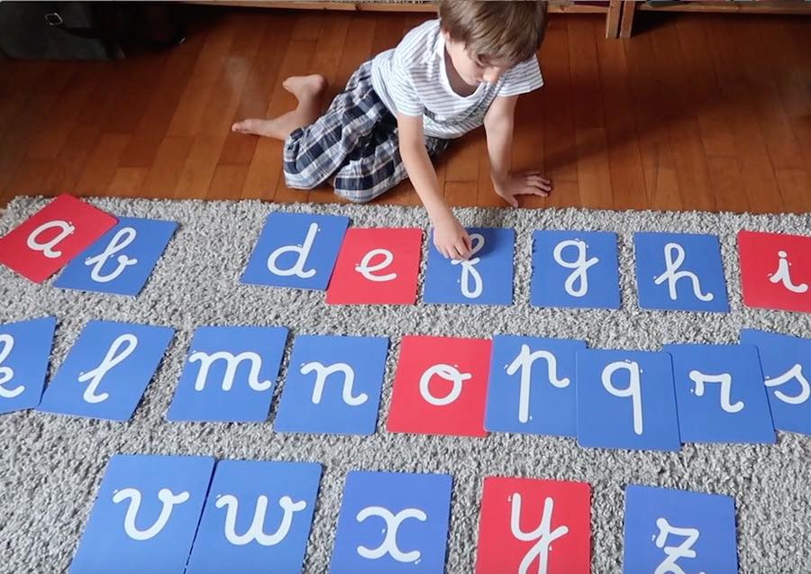 Imparare l'alfabeto con il metodo Montessori